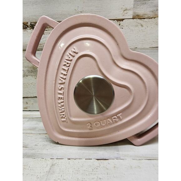 Martha Stewart 2 Quart Enameled Cast Iron Pink Heart Dutch Oven - Picture 3 of 13